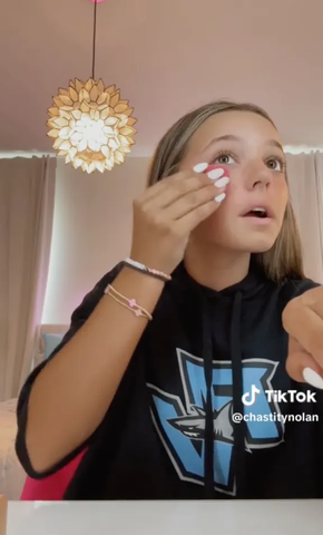The girl uses cosmetics
